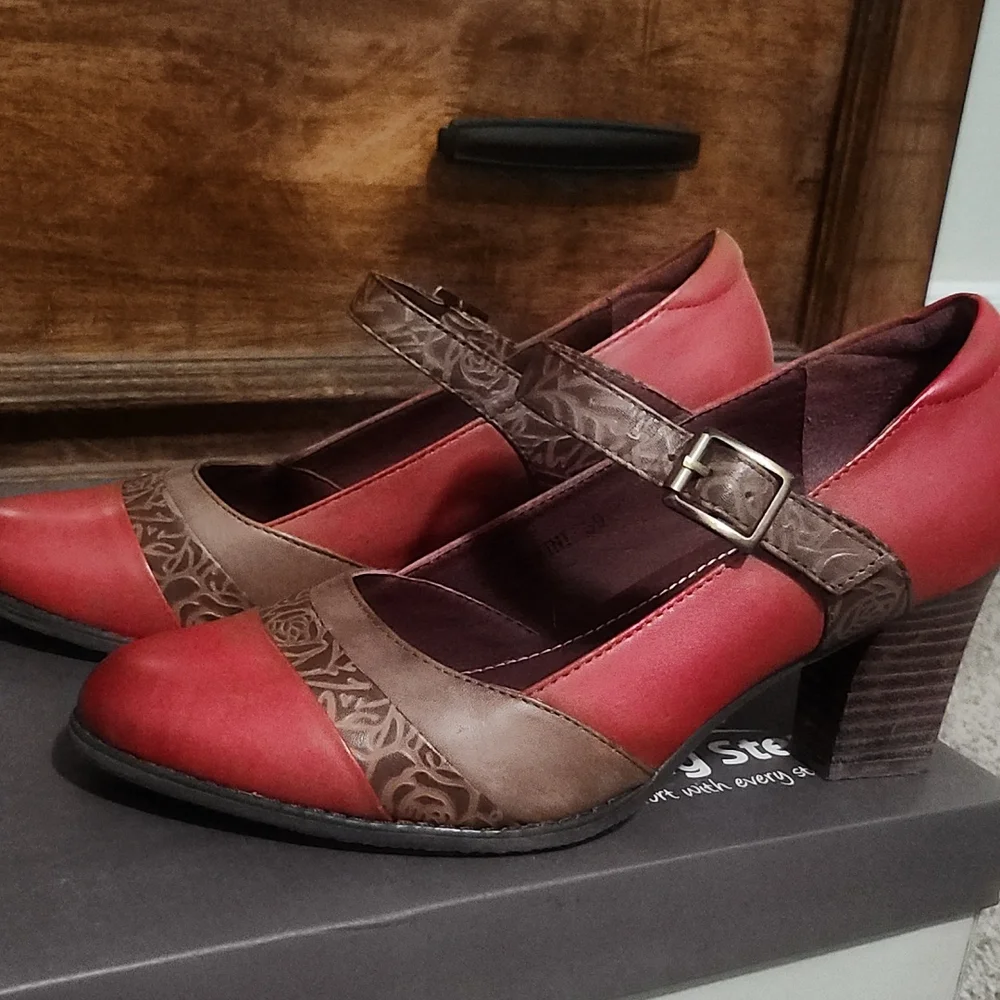 Red and Brown Mary Janes - Picture 4 of 6